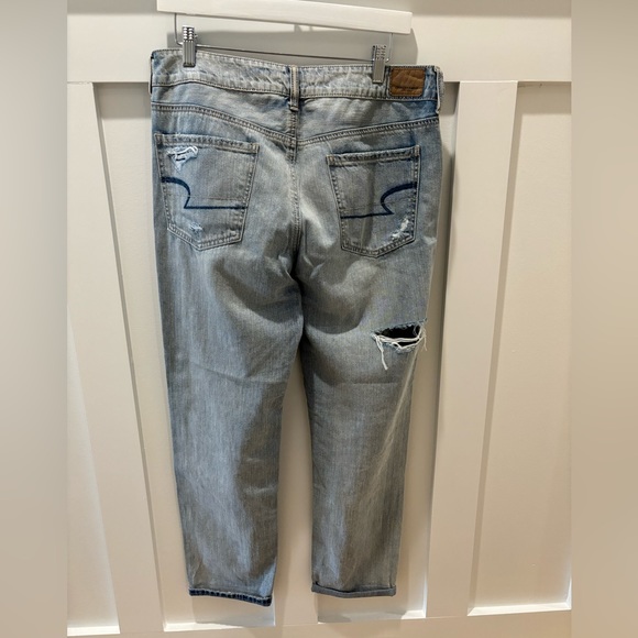 Never worn- AE tomgirl jeans - Picture 5 of 5
